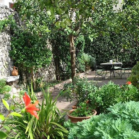 Le Chateaux A