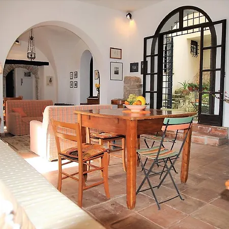 Le Chateaux A * ספרלונגה